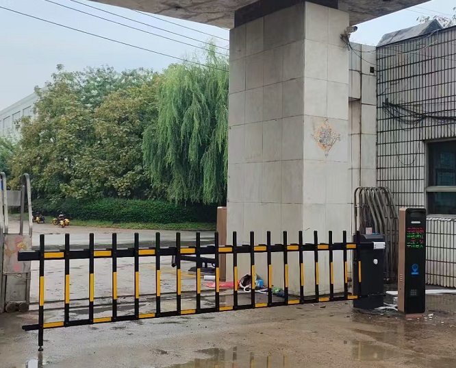 沈陽(yáng)某工廠(chǎng)門(mén)口柵欄道閘車(chē)牌識(shí)別系統(tǒng)